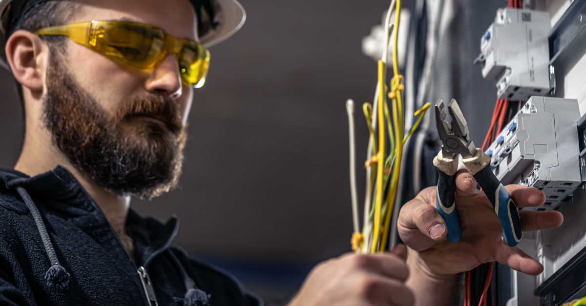 Searching "Electrician Near Me"? Ways to Find the Best Electrician for Your Home